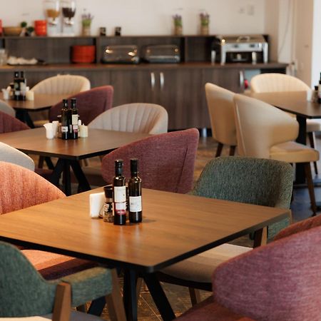 Suru Hotel & Restaurant Buşteni Екстериор снимка