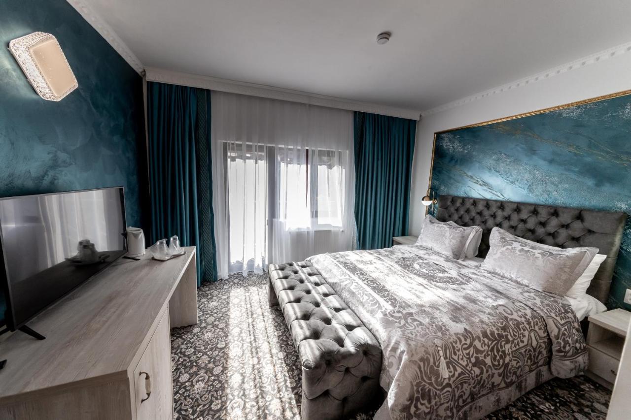 Suru Hotel & Restaurant Buşteni Екстериор снимка