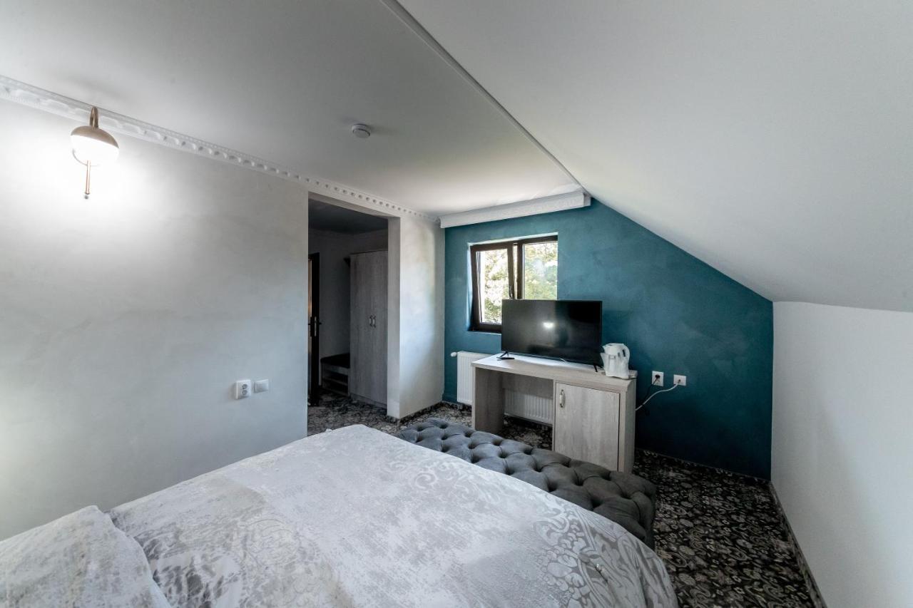 Suru Hotel & Restaurant Buşteni Екстериор снимка