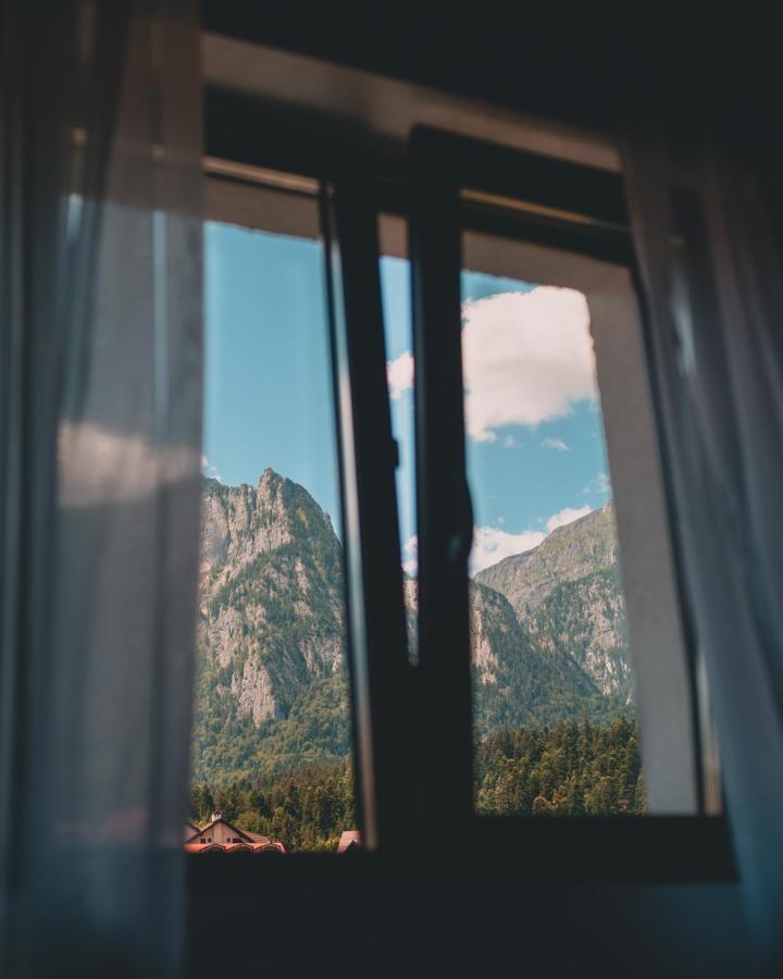 Suru Hotel & Restaurant Buşteni Екстериор снимка