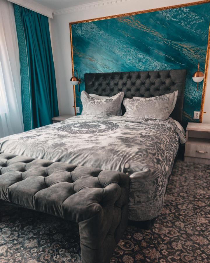 Suru Hotel & Restaurant Buşteni Екстериор снимка