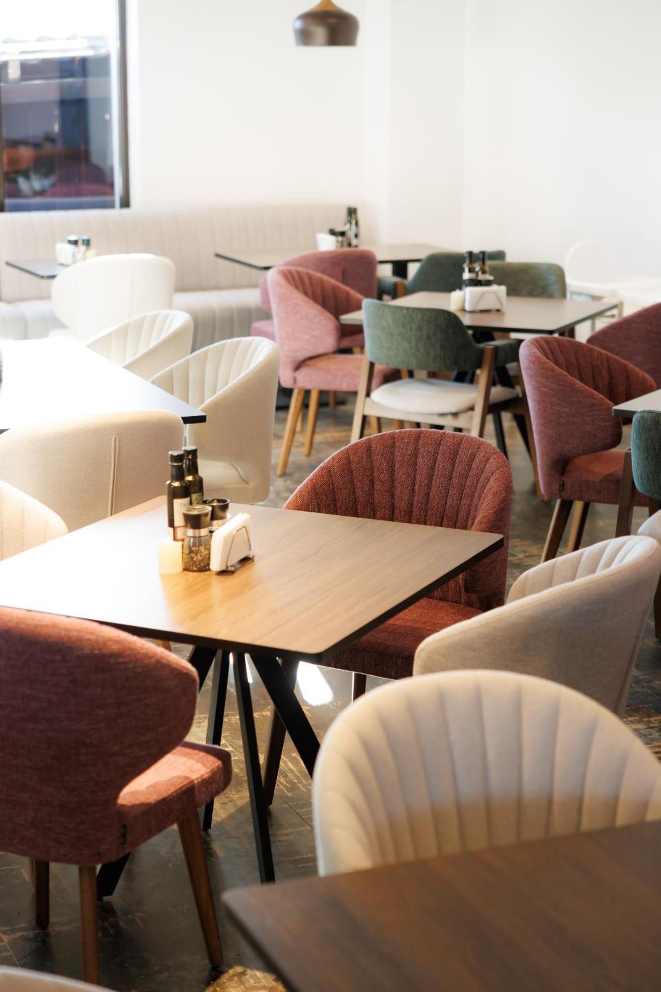 Suru Hotel & Restaurant Buşteni Екстериор снимка