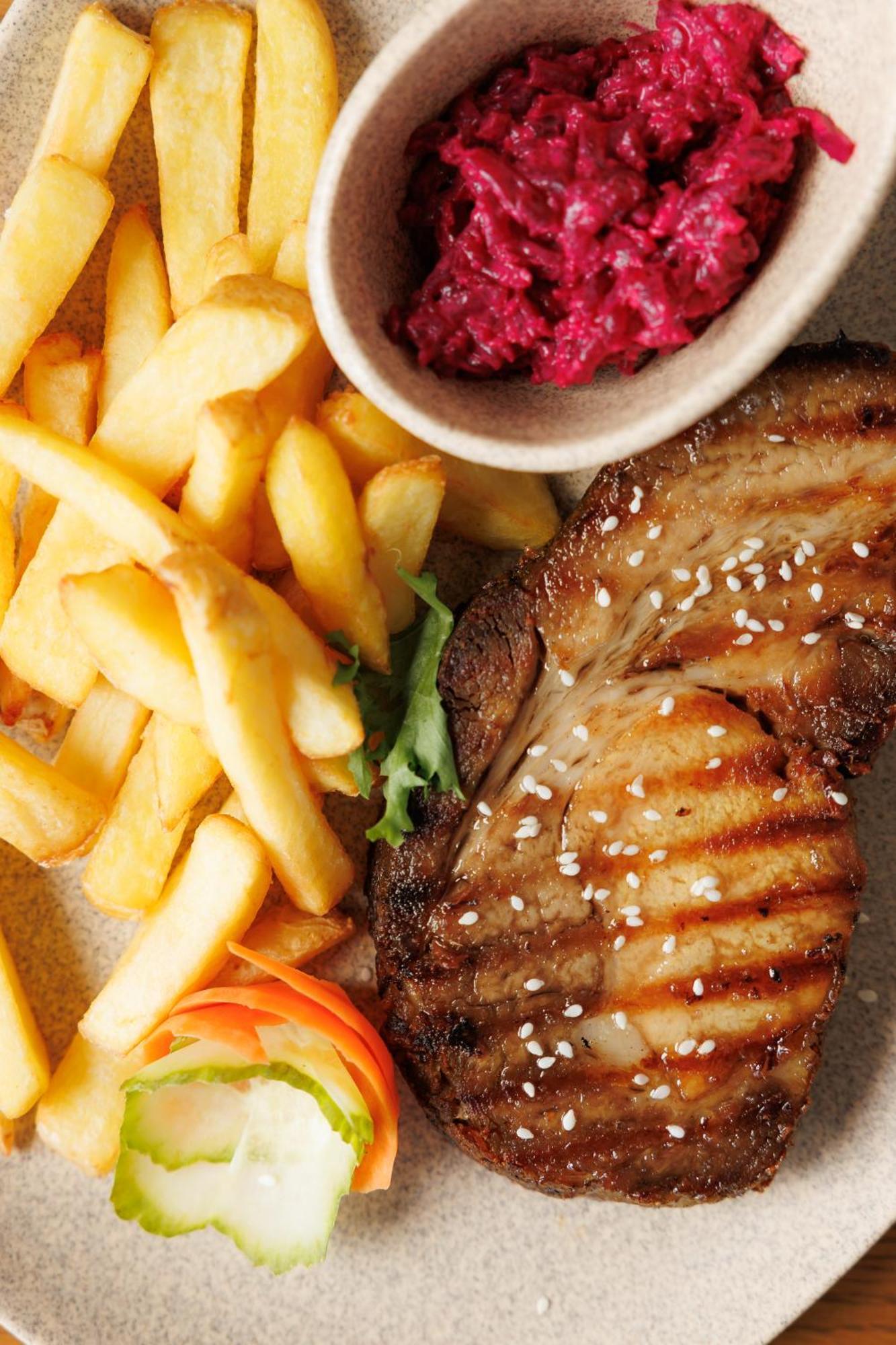 Suru Hotel & Restaurant Buşteni Екстериор снимка