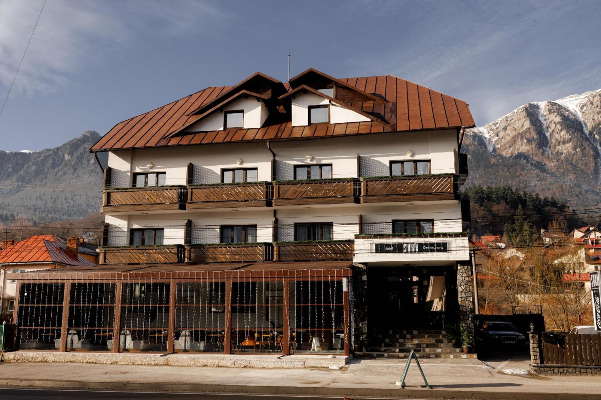 Suru Hotel & Restaurant Buşteni Екстериор снимка