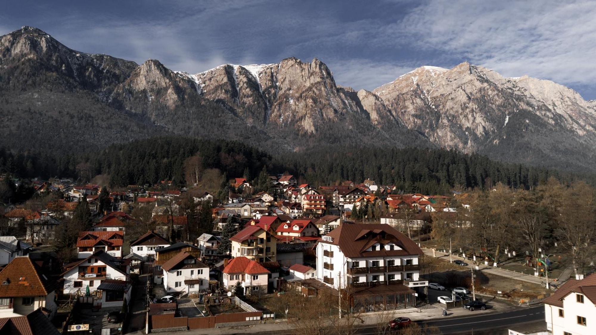 Suru Hotel & Restaurant Buşteni Екстериор снимка